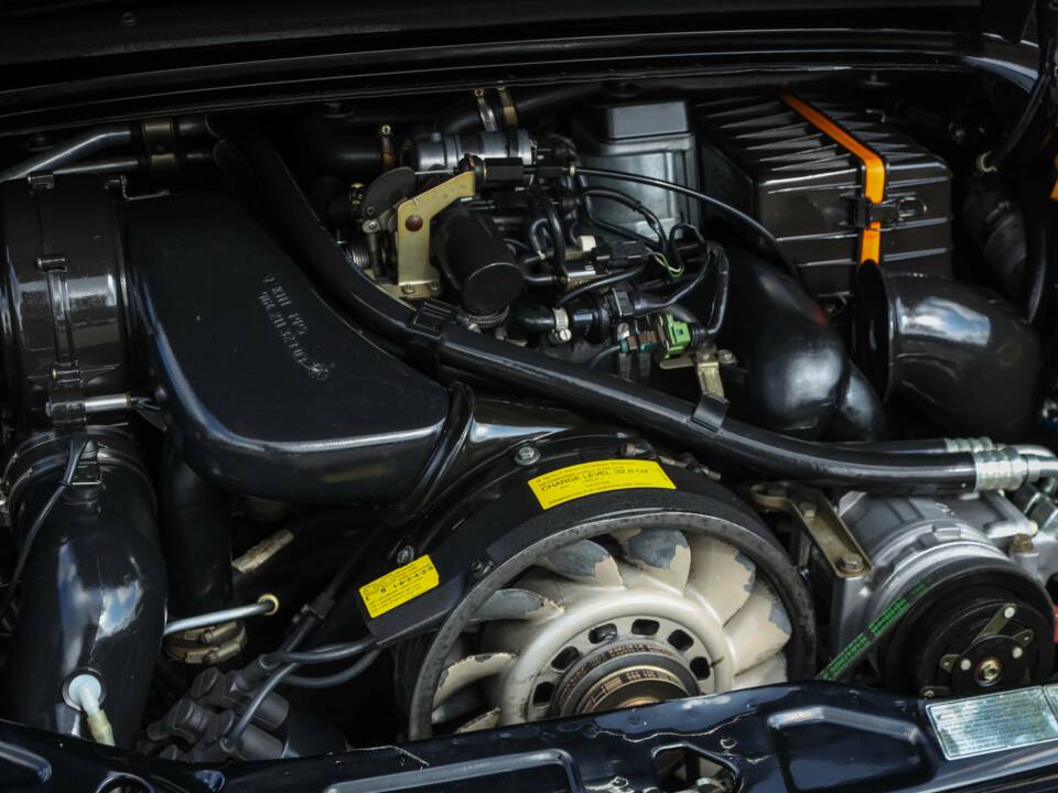 Obraz 47/50 pojazdu Porsche 911 Carrera 2 (1991)