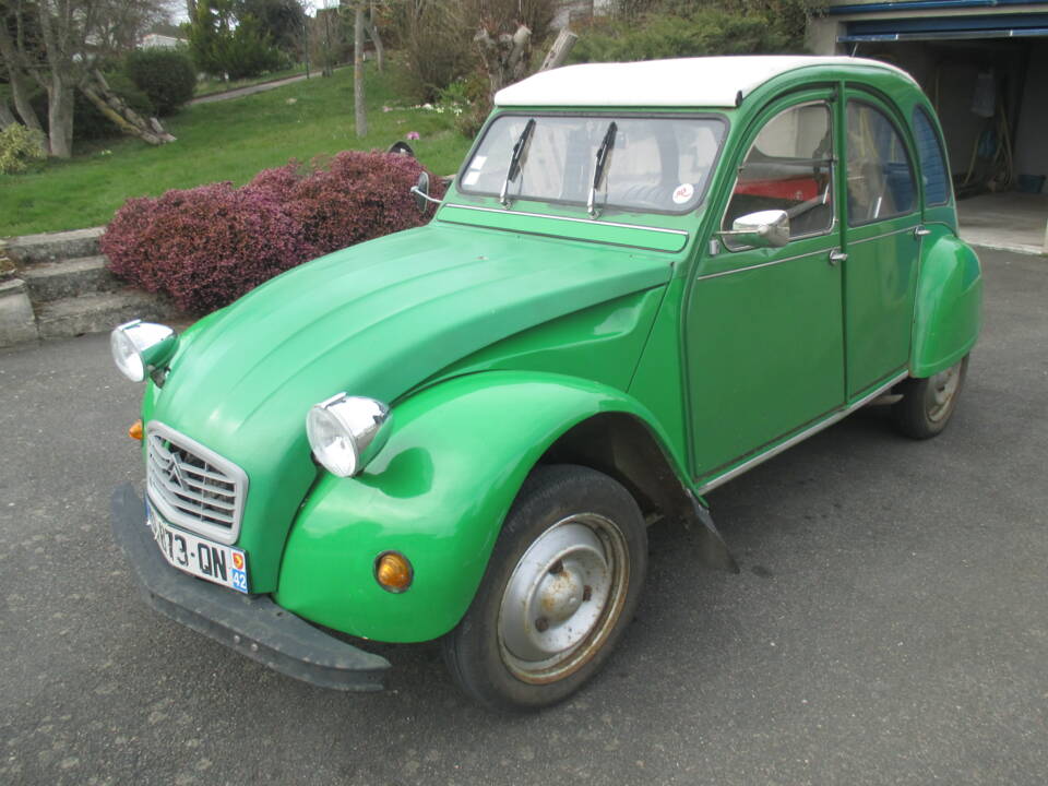 Image 2/4 of Citroën 2 CV 6 (1975)