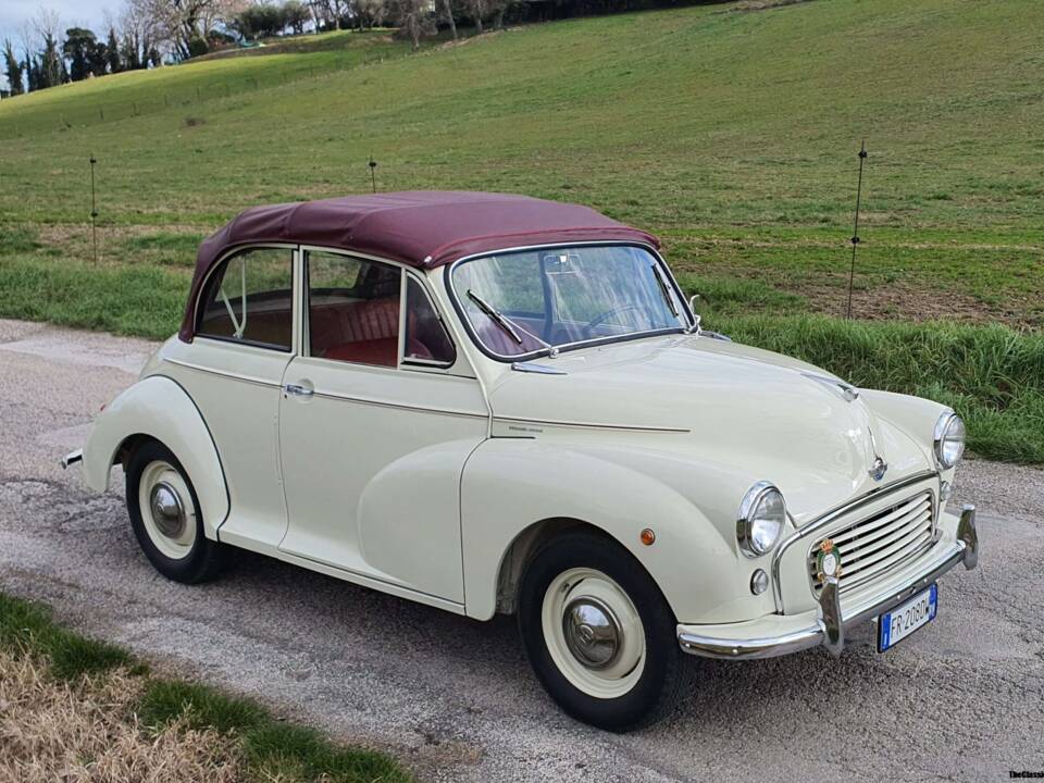 Image 4/66 of Morris Minor 1000 Tourer (1961)