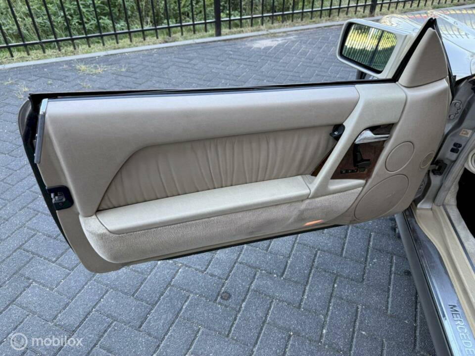 Image 14/35 of Mercedes-Benz 500 SL (1993)