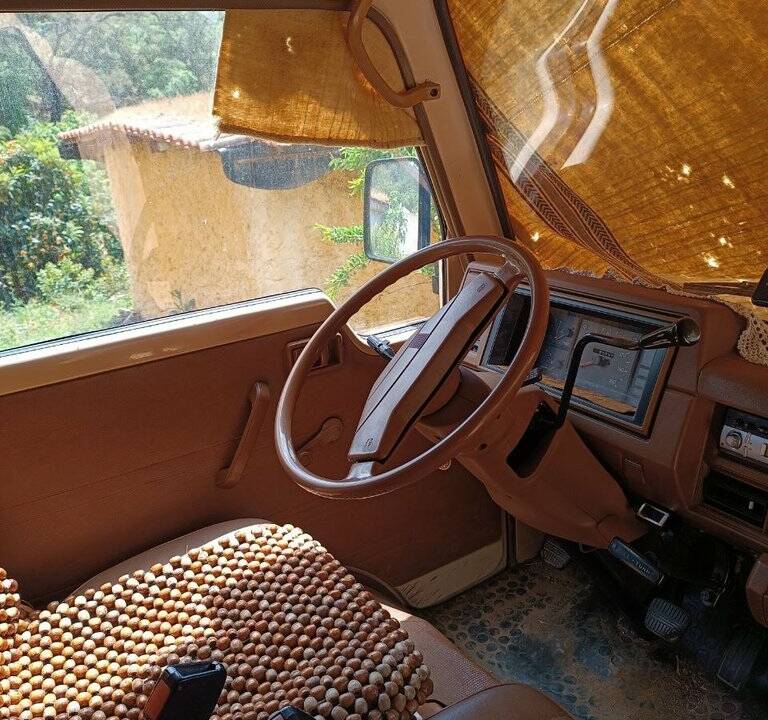 Image 2/8 of Nissan Urvan 2.3 D (1986)