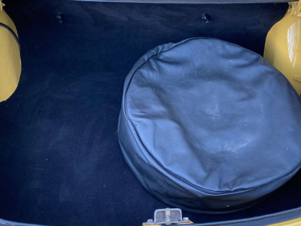 Image 9/10 of Volvo 1800 E (1972)