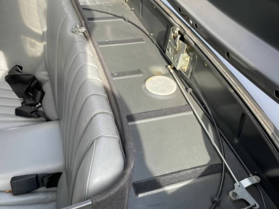 Immagine 18/56 di Mercedes-Benz 500 SL (1985)