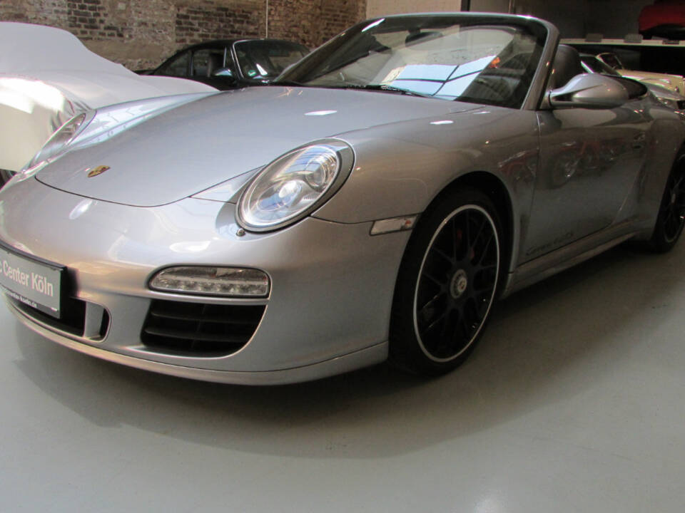 Image 7/21 of Porsche 911 Carrera 4 GTS (2012)