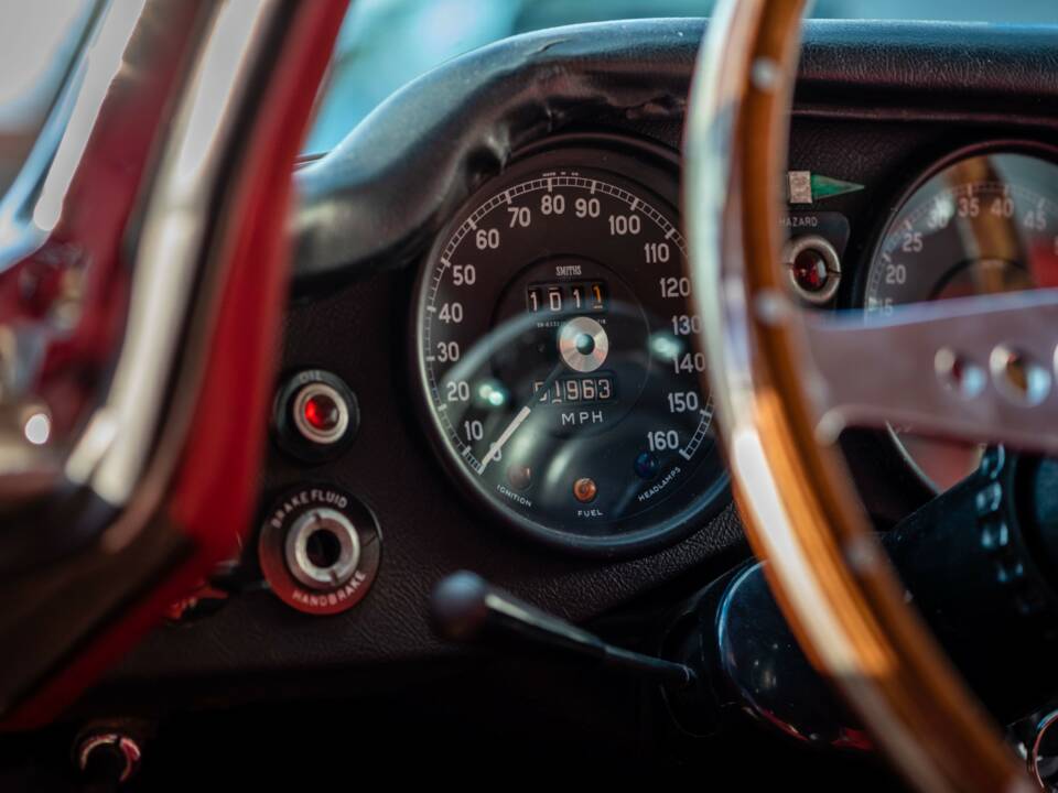 Bild 28/50 von Jaguar E-Type V12 (2+2) (1971)