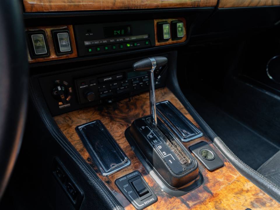 Immagine 12/35 di Jaguar XJ-SC 5.3 (1987)