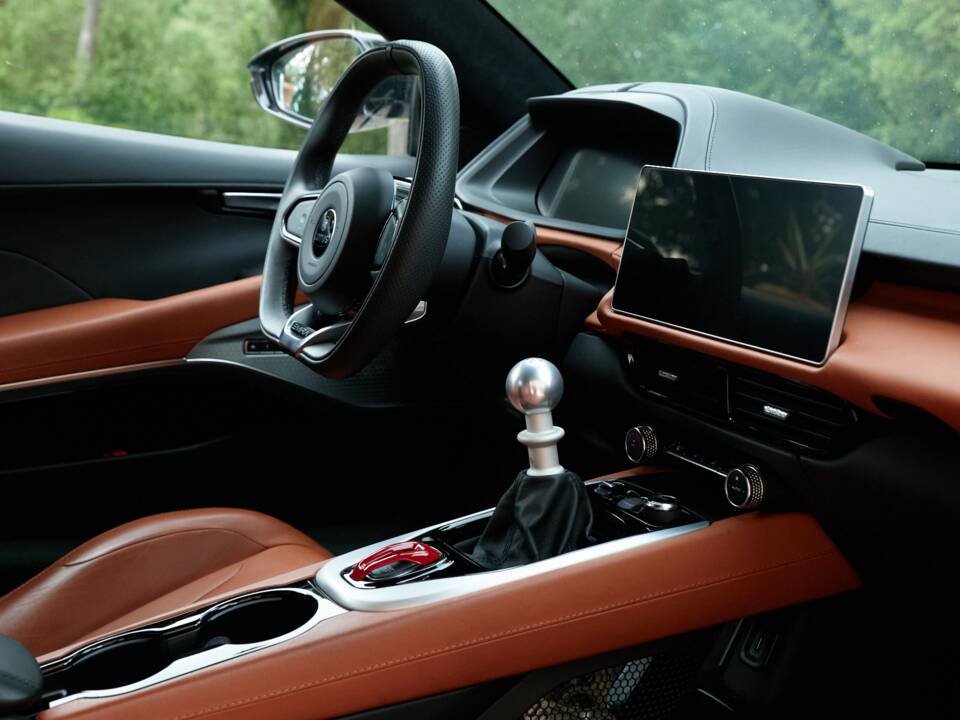 Image 8/15 of Lotus Emira "First Edition" (2022)
