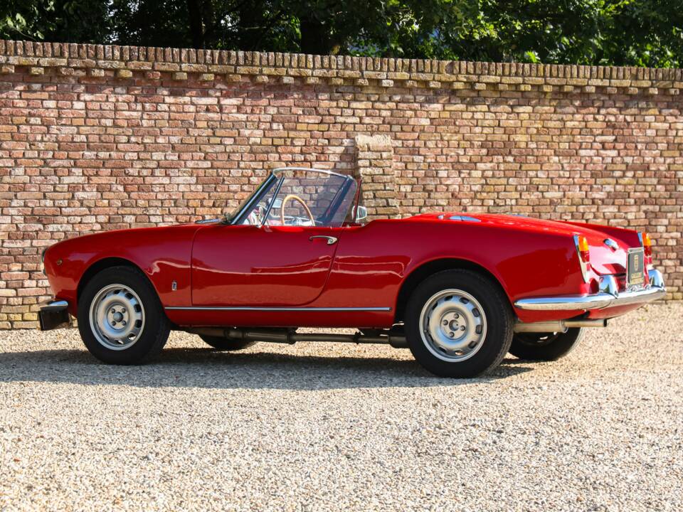 Image 46/50 of Alfa Romeo Giulia 1600 Spider (1963)