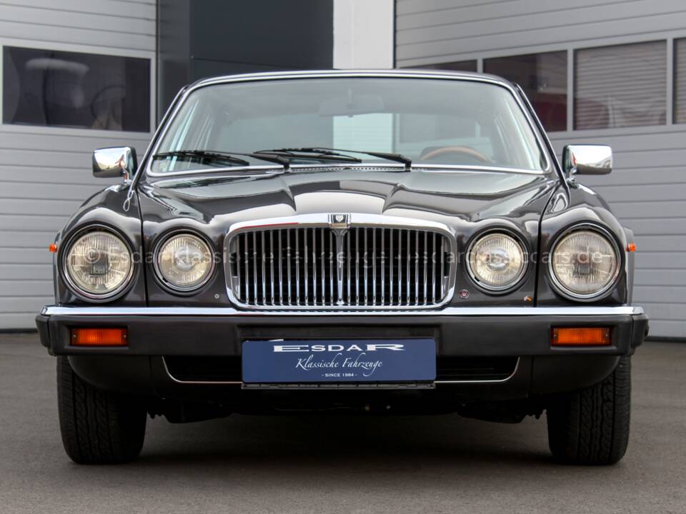 Immagine 5/46 di Jaguar XJ 12 (1986)