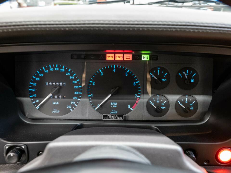 Immagine 21/46 di Jaguar XJ 220 (1993)