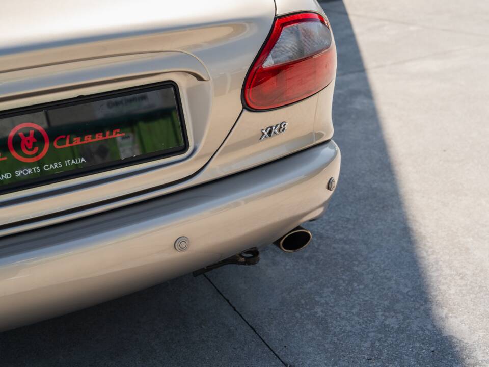 Image 16/91 de Jaguar XK8 4.0 (2000)