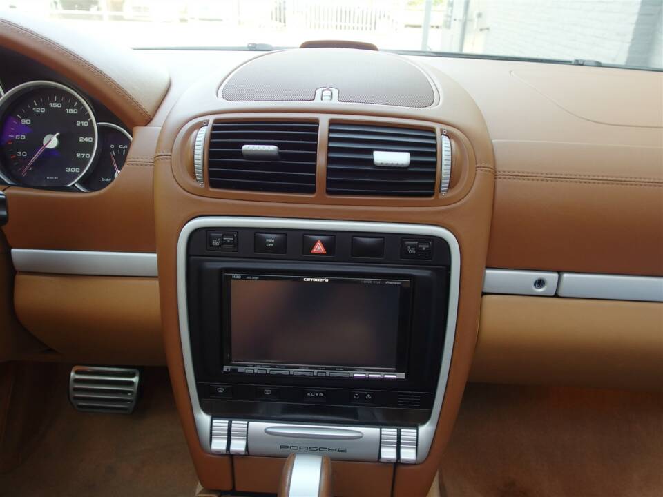 Image 53/93 of Porsche Cayenne Turbo (2007)