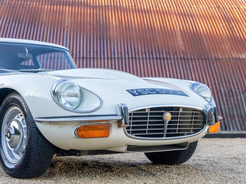 Bild 5/10 von Jaguar E-Type V12 (2+2) (1972)