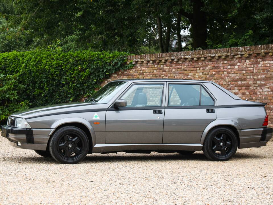 Image 12/50 of Alfa Romeo 75 3.0 V6 QV (1988)