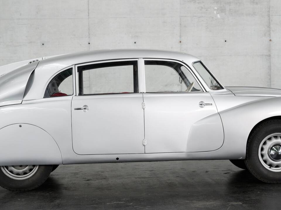 Image 21/50 of Tatra T 87 (1949)
