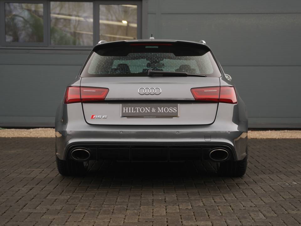 Immagine 8/50 di Audi RS6 Avant (2015)