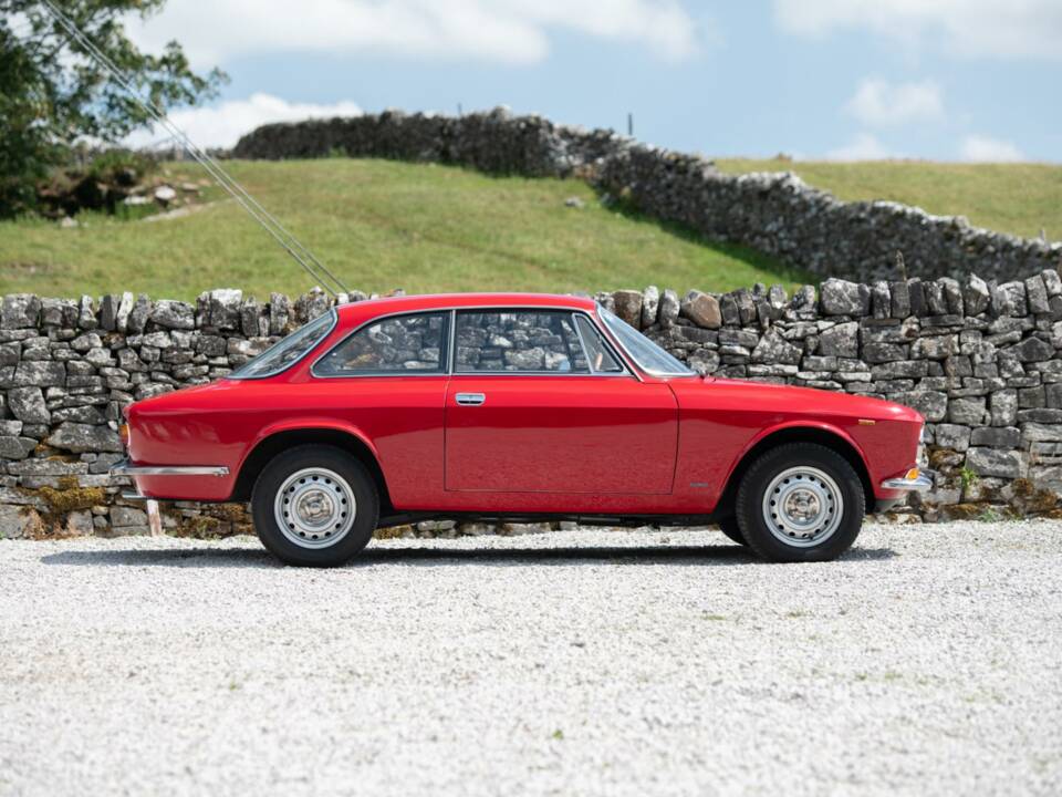 Image 5/10 de Alfa Romeo Giulia GT 1300 Junior (1972)