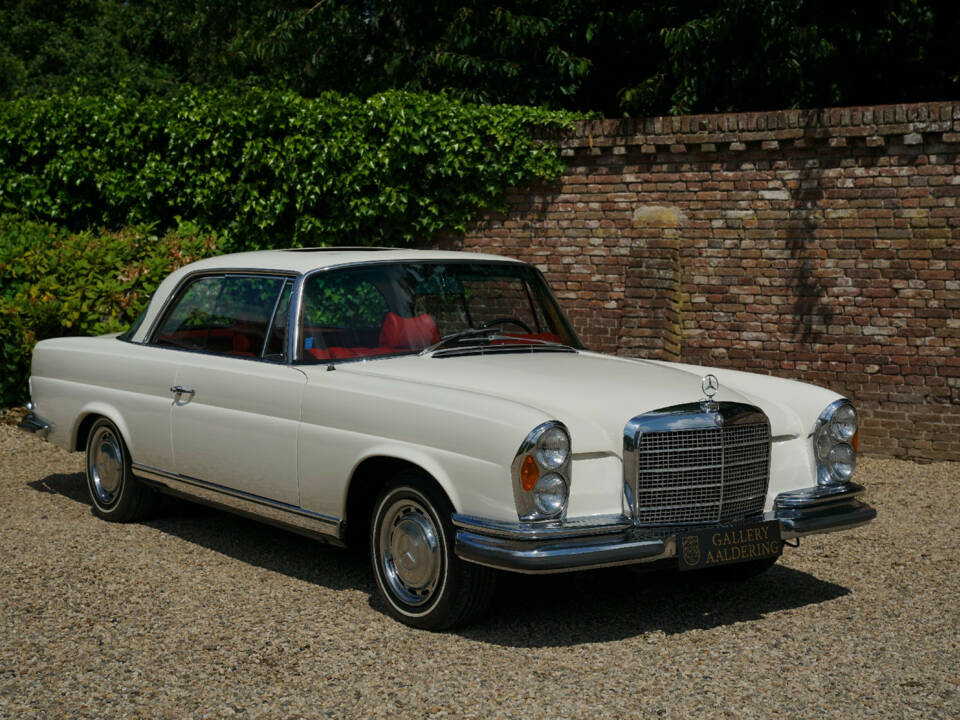 Image 15/50 of Mercedes-Benz 280 SE 3,5 (1970)