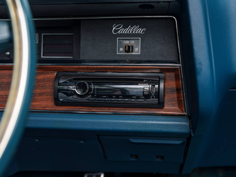 Image 23/30 of Cadillac Fleetwood Eldorado Convertible (1972)