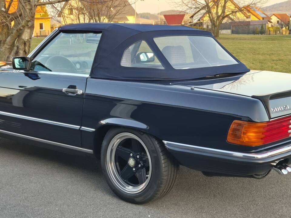 Image 20/23 of Mercedes-Benz 500 SL (1986)