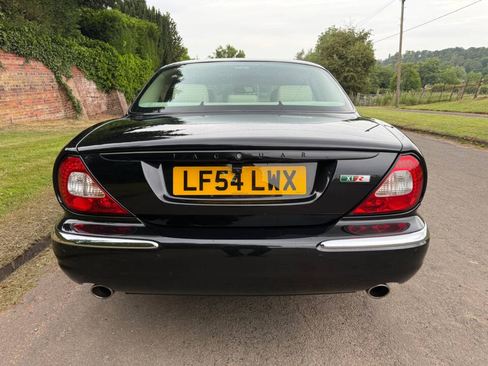 Image 7/13 of Jaguar XJR (2004)