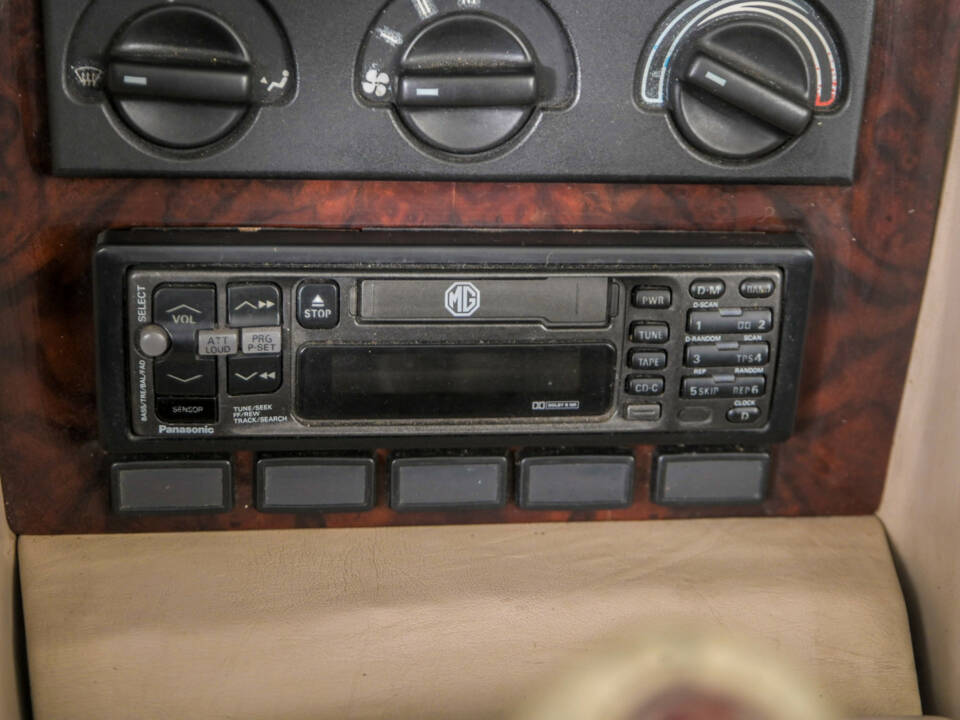 Immagine 22/50 di MG RV8 (1991)