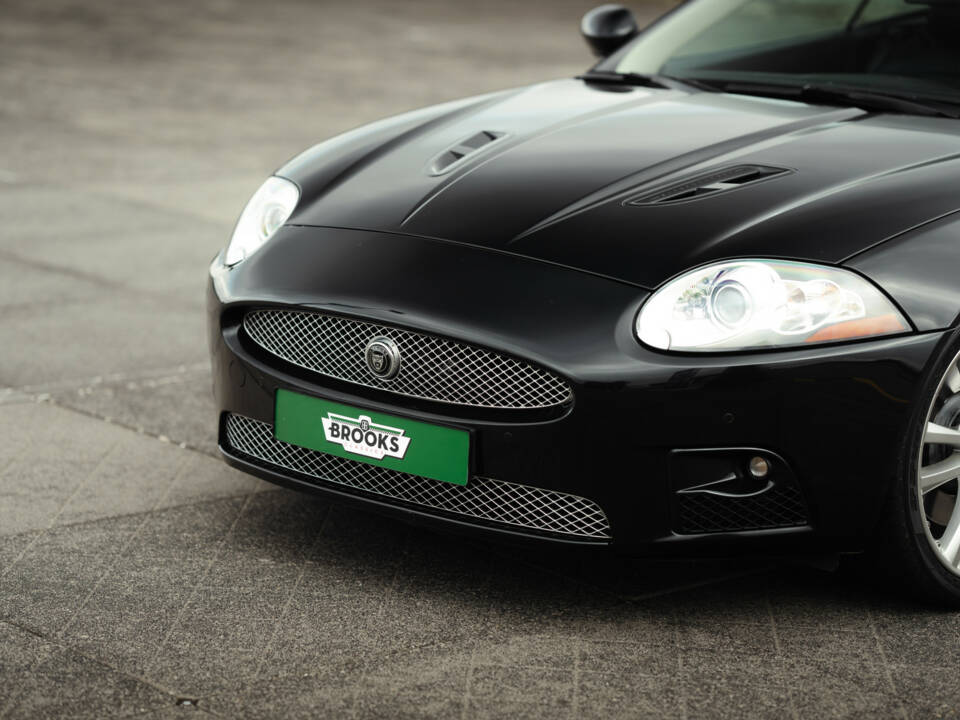 Image 7/33 of Jaguar XKR (2008)