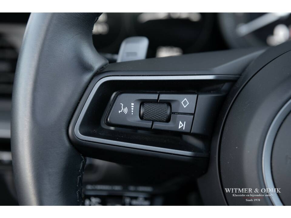 Image 13/44 of Porsche 911 Carrera (2020)