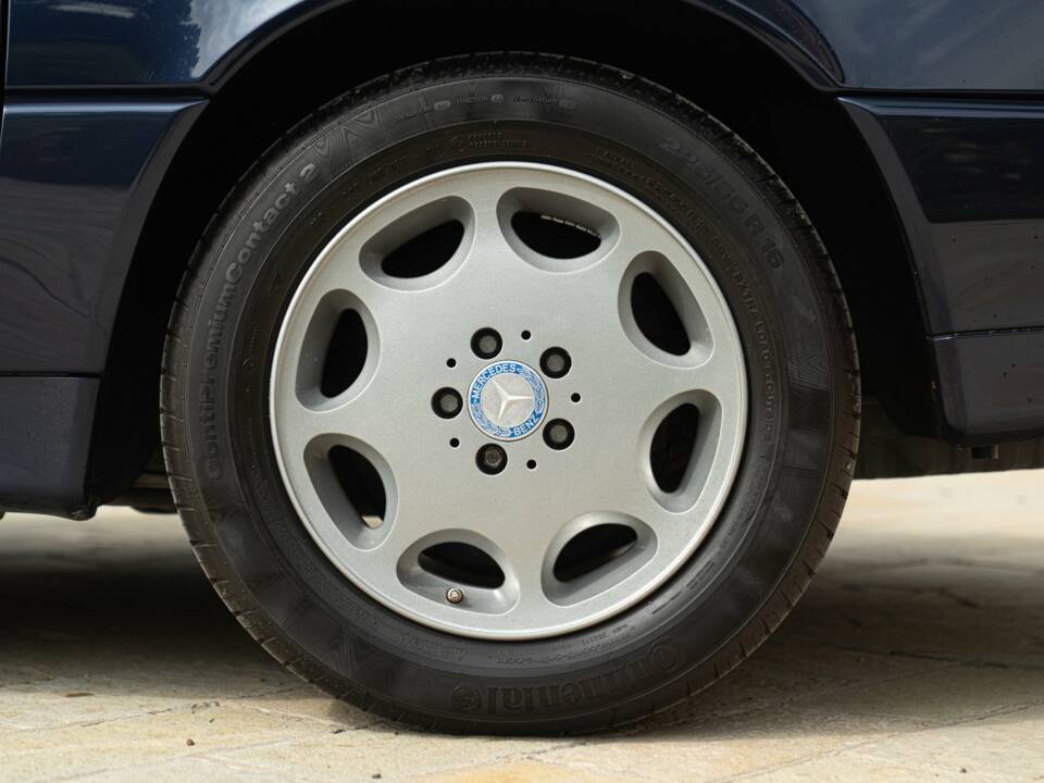 Image 16/50 of Mercedes-Benz SL 320 (1995)