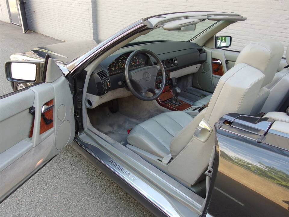 Image 43/96 of Mercedes-Benz 300 SL (1992)