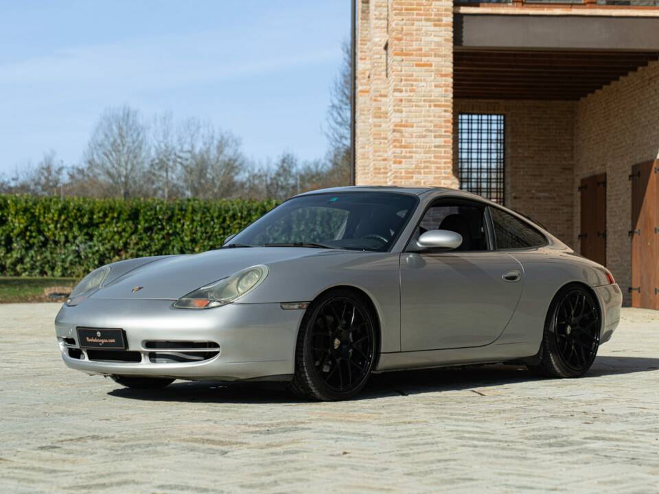 Image 2/50 of Porsche 911 Carrera 4 (1999)