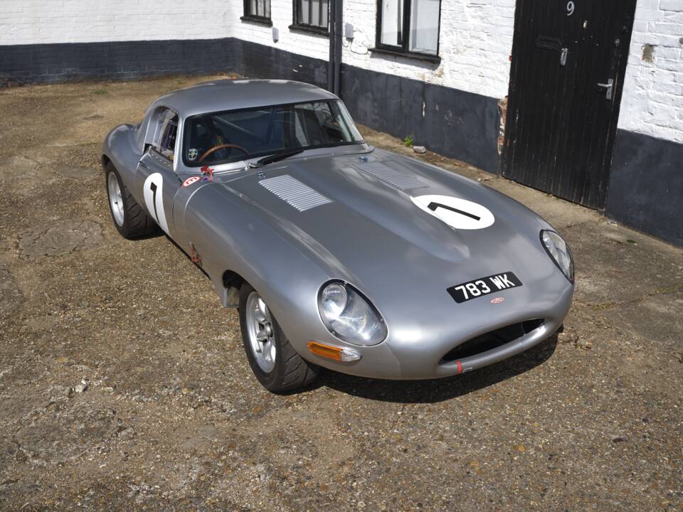Image 14/50 de Jaguar Type E 3.8 (1970)