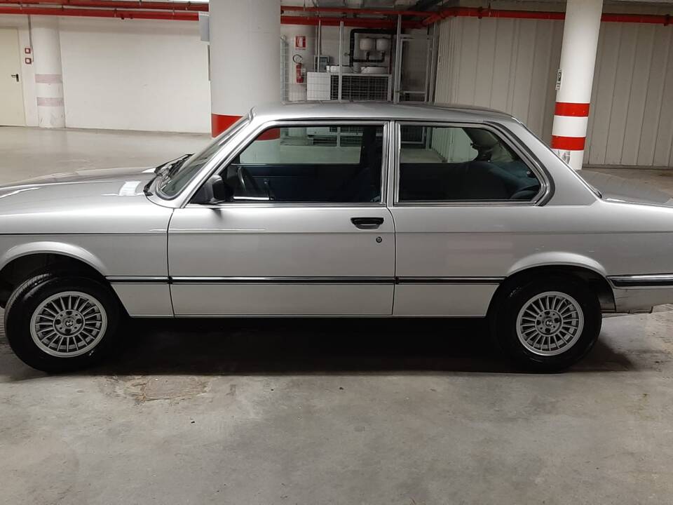 Image 3/22 of BMW 320/6 (1981)