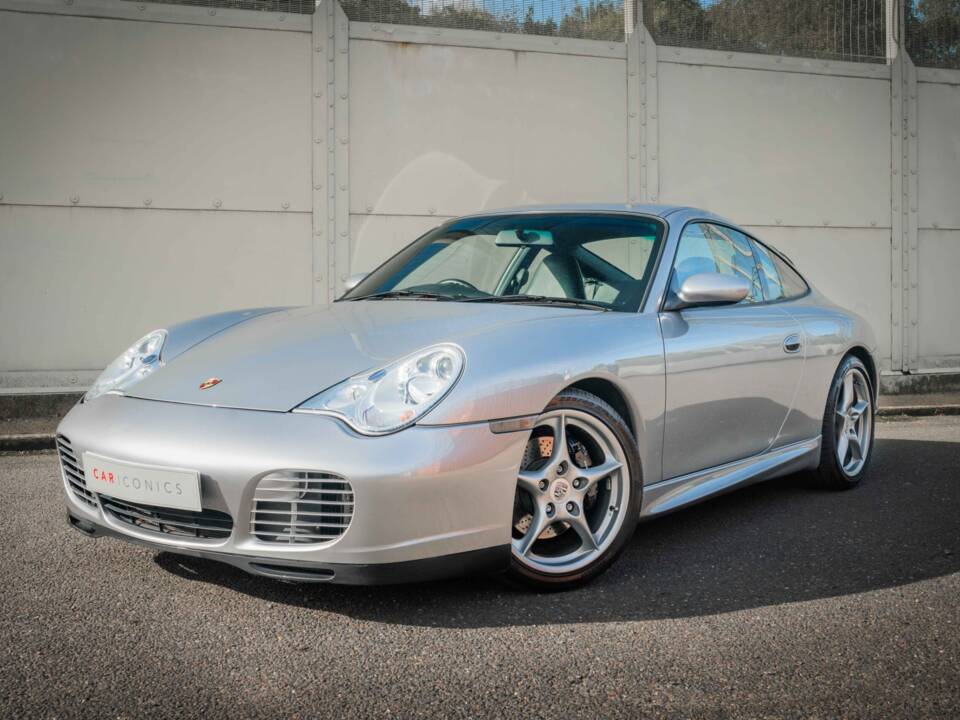 Image 3/41 of Porsche 911 Carrera (2004)