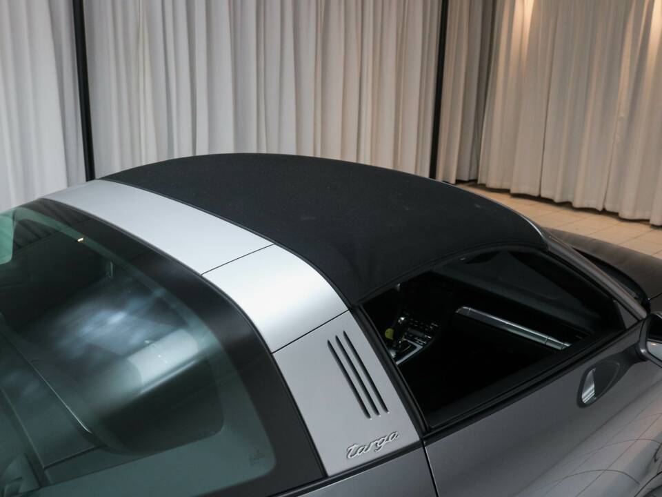 Image 19/20 of Porsche 911 Targa 4S (2016)