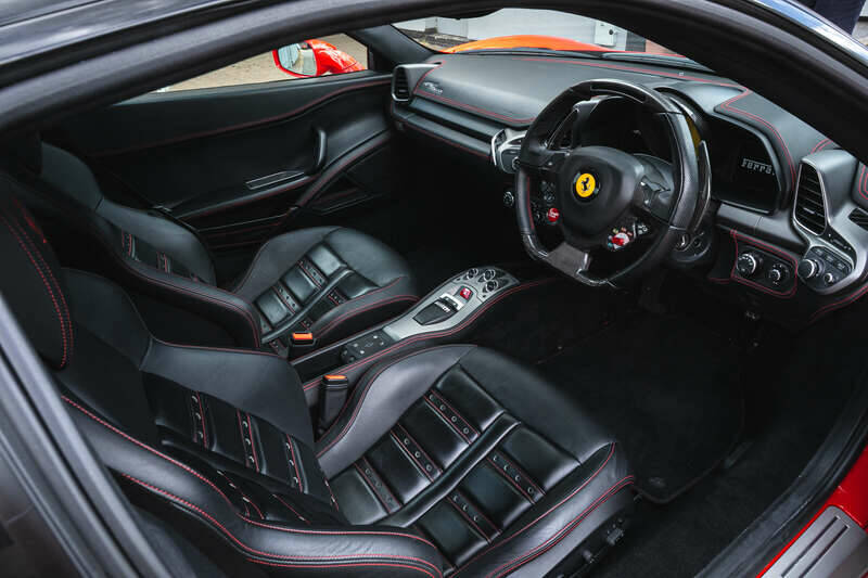 Image 2/50 of Ferrari 458 Italia (2012)