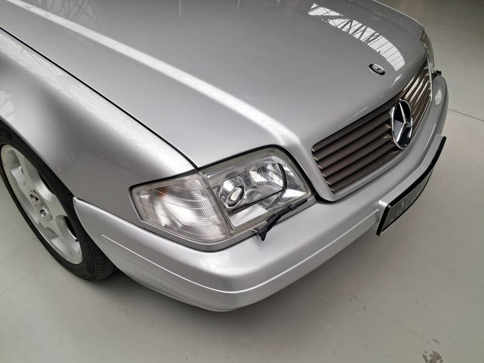 Image 3/50 of Mercedes-Benz SL 320 (1998)