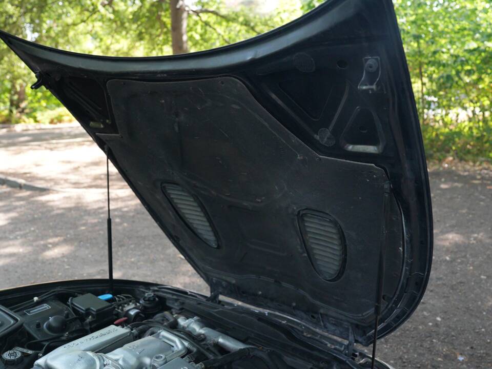 Image 42/50 of Jaguar XKR (1998)