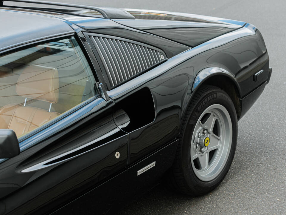 Bild 13/54 von Ferrari 308 GTSi Quattrovalvole (1985)