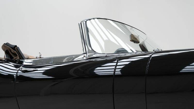 Image 13/15 of Jaguar E-Type (1969)