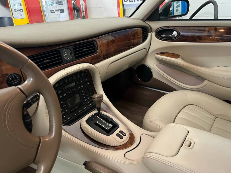 Bild 9/16 von Jaguar XJ 8 4.0 Executive (2000)