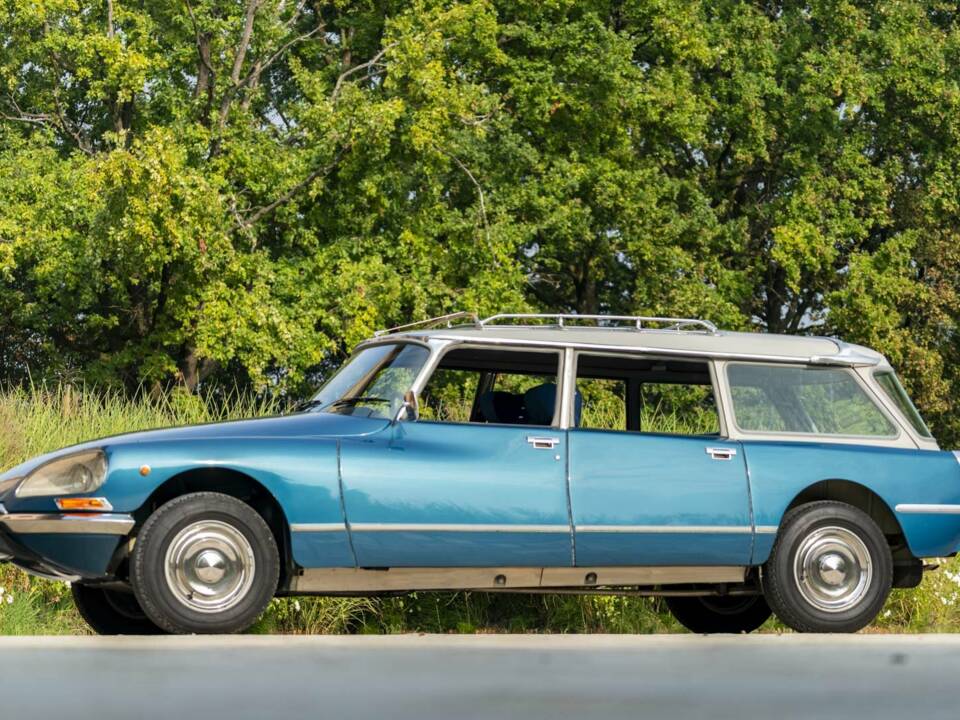 Bild 16/50 von Citroën DS 23 Break (1973)