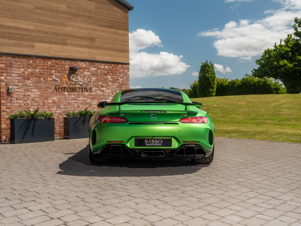 Image 24/67 of Mercedes-AMG GT-R (2018)