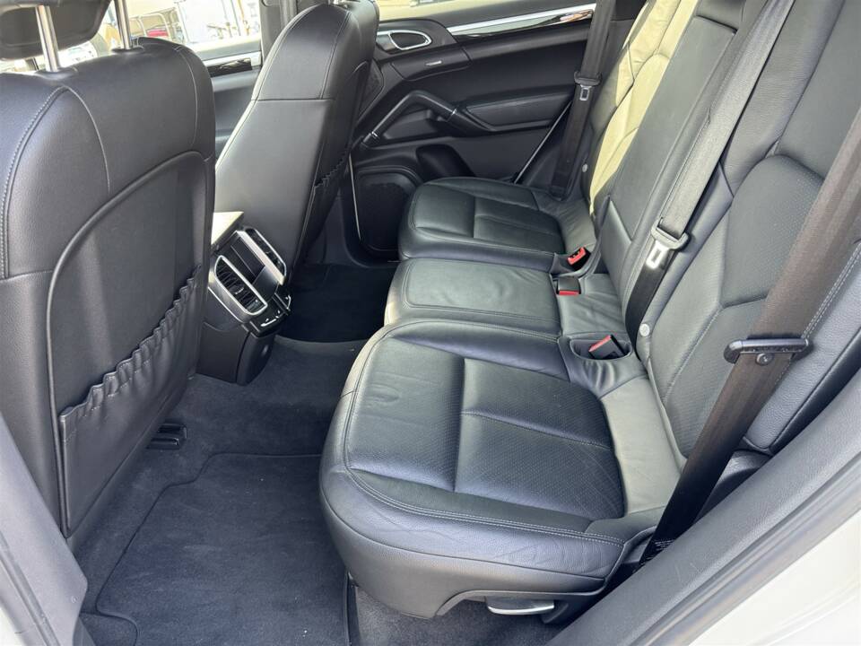 Bild 31/61 von Porsche Cayenne S (2010)