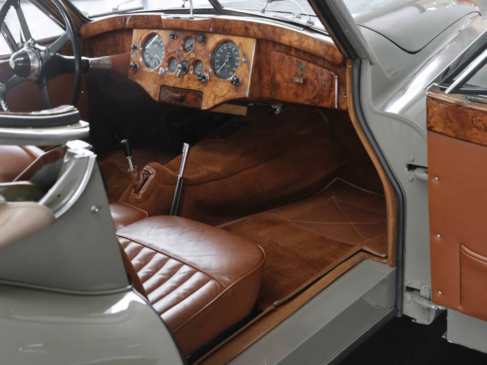Bild 29/50 von Jaguar XK 120 DHC (1953)