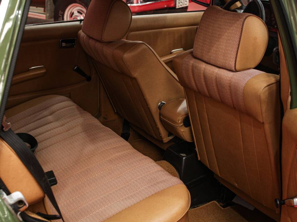 Bild 44/54 von Mercedes-Benz 250 T (1979)