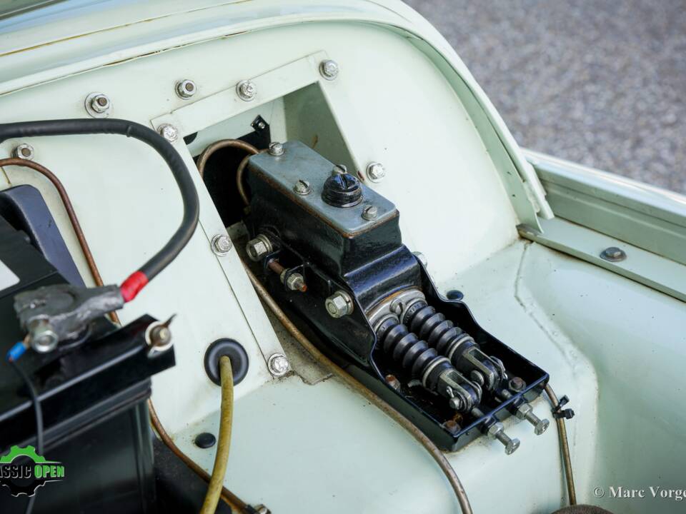 Image 18/45 of Triumph TR 2 (1954)