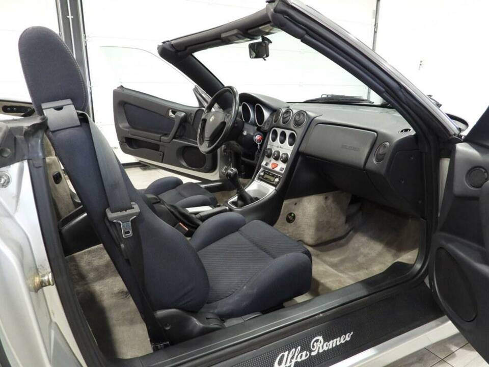 Immagine 8/14 di Alfa Romeo Spider 1.8 Twin Spark (2001)