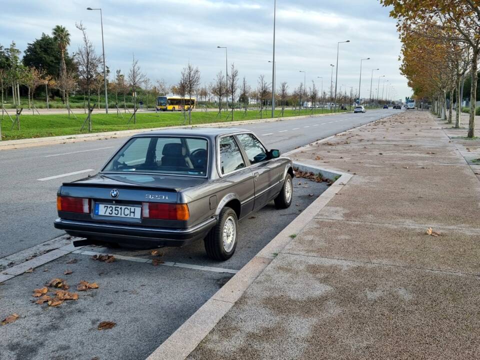 Image 41/100 of BMW 323i (1984)