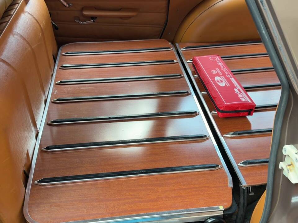 Image 24/40 of Peugeot 404 Break (1965)